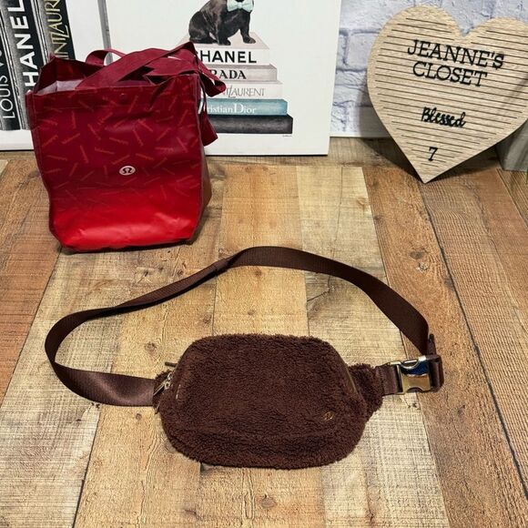 Lululemon Athletica Everywhere Belt Bag Large Fleece In Brown & Gold LU9BDUS - Picture 1 of 16